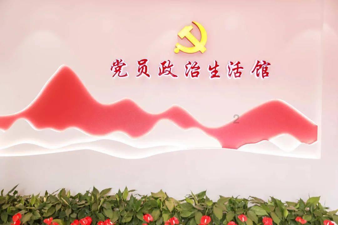非洲女孩因身材奇特，被关铁笼供人观赏，26岁离世仍被展览近200年