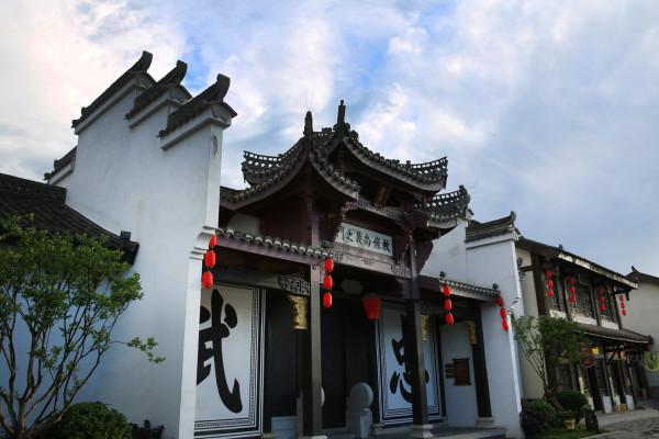 降幅达10℃！寒潮来袭，农技专家现场支“暖招”